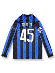 2009-10シーズンUEFAチャンピオンズリーグインテル・ミラノホームユニフォーム マリオ・バロテッリ 背番号45 黒青縦縞 白アクセント クラブエンブレム刺繍
