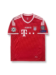 製品画像:13/14シーズン バイエルン・ミュンヘン ホームレトロユニフォームの正面図