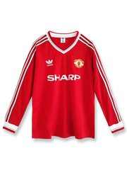 1986/88シーズンのマンチェスター・ユナイテッドのホームレッド長袖シャツ、シンプルでクラシックなデザインを示す