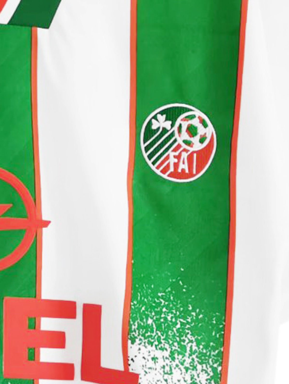 細部画像:高密度のエンブレム刺繍、手作業のフロッキー加工、通気性と吸汗性に優れた素材の細部