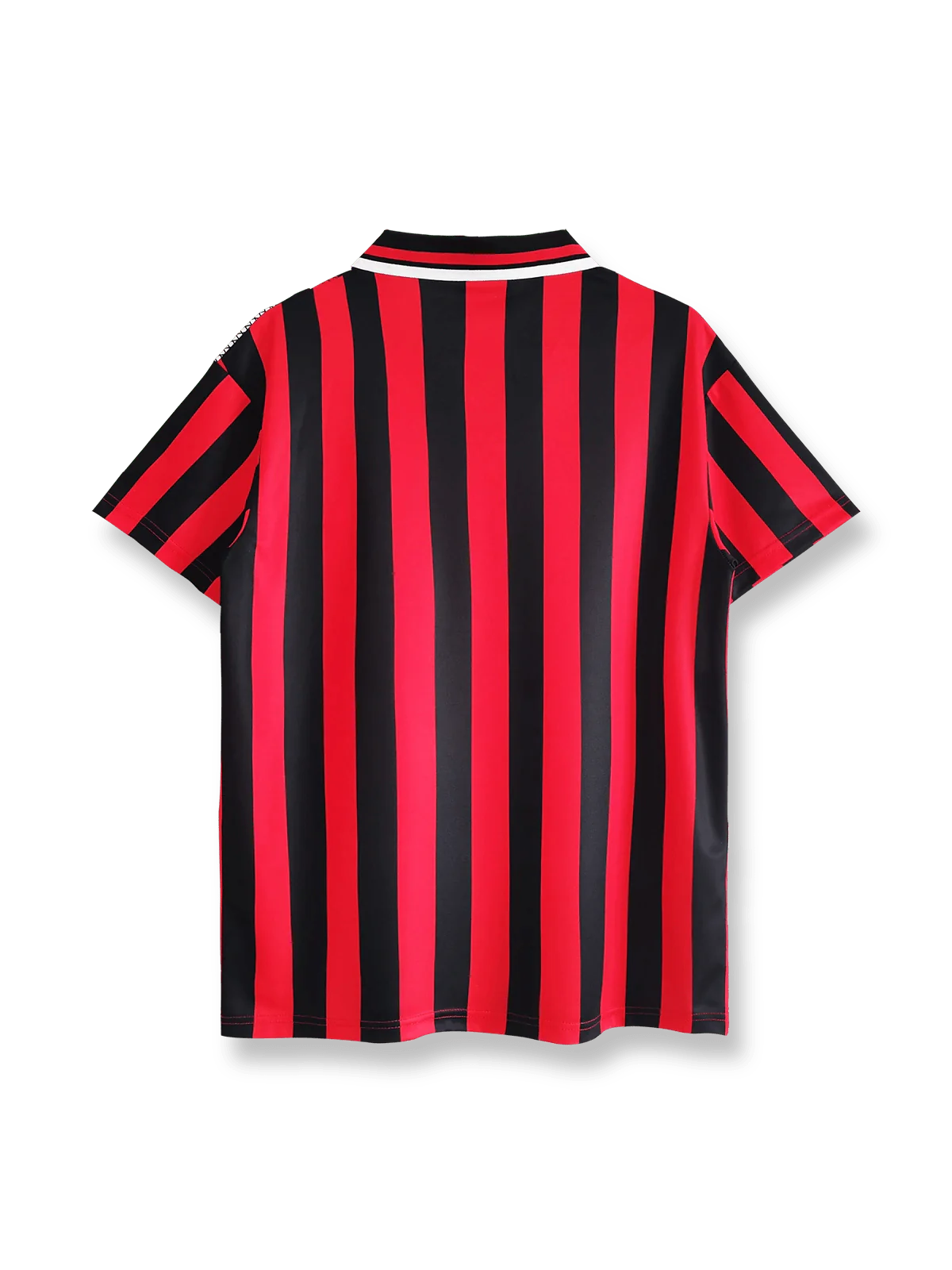 1994/96年シーズンのマンチェスター・シティアウェイレッド&ブラックストライプ半袖ユニフォーム。シンプルでクラシックなデザイン。