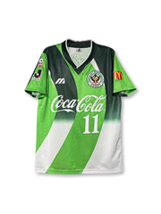 1995年 川崎ヴェルディのレトロユニフォームに施された刺繍エンブレムのクローズアップ