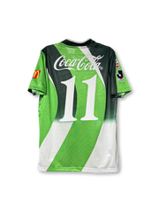 1995年 川崎ヴェルディのレトロユニフォームに施された刺繍エンブレムのクローズアップ