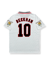 1996–97シーズン マンチェスター・ユナイテッド アウェイユニフォーム ベッカム 10番 クラシックホワイト&ブラックアクセントデザイン
