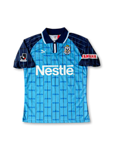 1996/97年ジュビロ磐田 ホームユニフォーム 正面、Nestléロゴ入りライトブルーデザイン