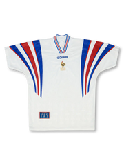1996–98年フランス代表アウェイジャージ、ダークネイビーにトリコロールのパイピングを施したクラシックデザインで世界舞台を駆け抜けた一着。
