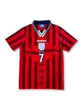 1998-99年イングランド代表 アウェイユニフォーム 前面 UMBRO エンブレムとレッドストライプデザイン