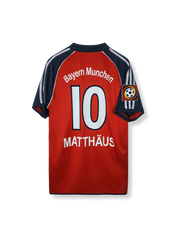 2000-01シーズンバイエルン・ミュンヘンホームユニフォーム ロタール・マテウス 背番号10 赤 白アクセント アディダス刺繍 クラブエンブレム付き
