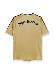 2004-05年バイエルン・ミュンヘンアウェイユニフォーム全体画像