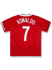 2004-06年マンチェスター・ユナイテッドホームユニフォーム正面2004-06シーズンマンチェスター・ユナイテッドホームユニフォーム クリスティアーノ・ロナウド #7 赤 白黒アクセント ナイキ刺繍スウッシュ&クラブエンブレム付き
