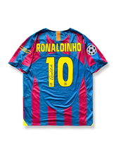 2005-06シーズン バルセロナホームユニフォーム、ロナウジーニョサイン入り10番、リーガ・エスパニョーラ公式試合用デザイン
