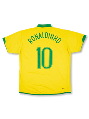 2006-08 ブラジル代表ホーム背面、カナリアイエロー×グリーントリム・ロナウジーニョ#10グリーンネーム・NikeFIT搭載・Nike製