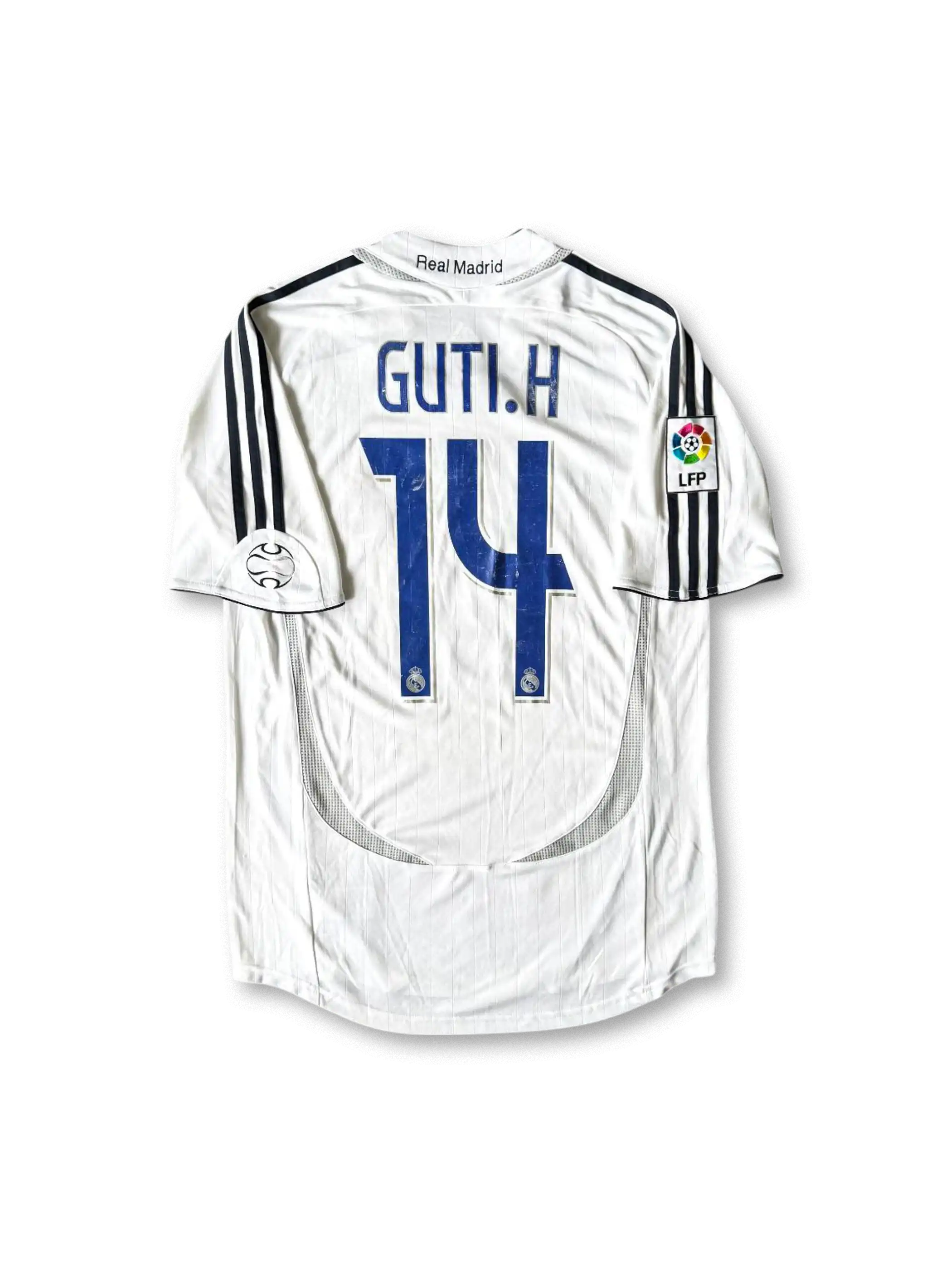 2006-07年レアル・マドリードホームユニフォームの熱圧着エンブレムクローズアップ