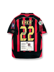 2006-07シーズンACミランホームユニフォーム カカ サインプリント 赤黒縦縞 プーマ刺繍&クラブエンブレム付き