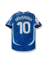 2006年日本代表ホームユニフォーム 中村俊輔 背番号10 サムライブルー 白赤アクセント 日本サッカー協会エンブレム刺繍