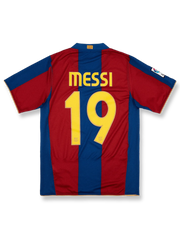2007-08シーズンFCバルセロナホームユニフォーム リオネル・メッシ #19 赤青縦縞 ナイキ刺繍スウッシュ&クラブエンブレム付き