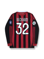 2009–10シーズン ACミラン ホームユニフォーム ベッカム 32番 クラシック赤黒ストライプ&レッドアクセントデザイン