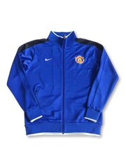 2010年マンチェスター・ユナイテッド トラックジャケット 正面、ブルー×ホワイト Nikeロゴとクラブエンブレム