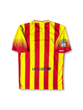 2013-14年FCバルセロナアウェイユニフォーム、カタルーニャ旗セニェーラデザイン、Qatar Airwaysスポンサー付きクラシックサッカーシャツ