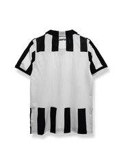 製品画像: 2014/15シーズンのユベントスホームユニフォーム全体展示