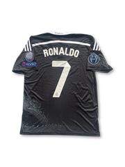 2014–15シーズンレアル・マドリードサードジャージ7番ロナウド、紫を基調にモダンストライプを施した躍動感あふれるデザイン。