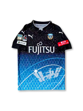 2016年川崎フロンターレ ホームユニフォーム 正面、FUJITSUロゴと宇宙デザイン