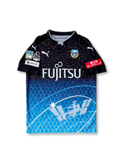 2016年川崎フロンターレ ホームユニフォーム 正面、FUJITSUロゴと宇宙デザイン