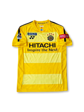 2017-18年柏レイソル ホームユニフォーム 正面、HITACHIロゴとストライプデザイン