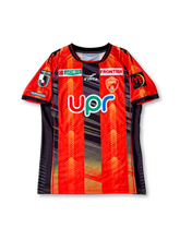 2020年レノファ山口FC ホームユニフォーム 正面、uprロゴと炎ストライプデザイン