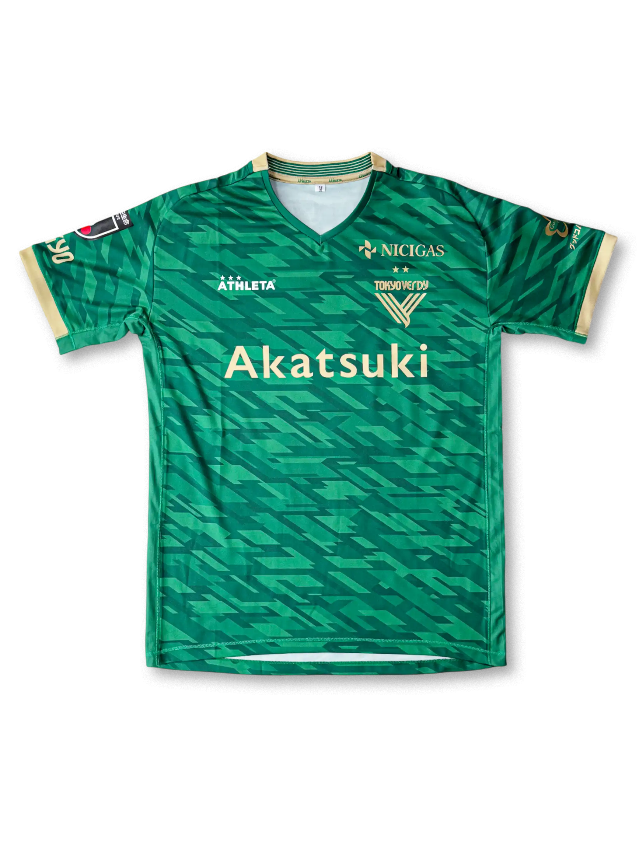 2020年東京ヴェルディ ホームユニフォーム 正面、Akatsukiロゴ入り、幾何学パターン