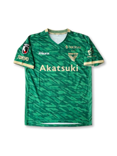 2020年東京ヴェルディ ホームユニフォーム 正面、Akatsukiロゴ入り、幾何学パターン