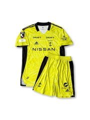 2021年横浜F・マリノス ゴールキーパーユニフォーム 正面、NISSANロゴと波状模様デザイン