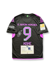2023-24シーズン バイエルン・ミュンヘンアウェイユニフォーム、ハリー・ケインサイン入り9番、ブンデスリーガ公式試合用デザイン