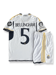 2023–24シーズンレアル・マドリードホームジャージ5番ベリンガム、伝統のホワイトを基調にしたモダンストライプデザインで躍動を映す一着。