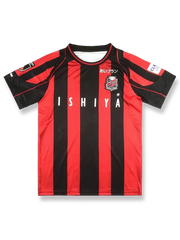 2023年北海道コンサドーレ札幌ホームユニフォーム レッド ブラックホワイトアクセント クラブエンブレム刺繍