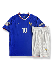 製品画像:2024年欧州選手権フランスホームシャツ・パンツセット全体の展示