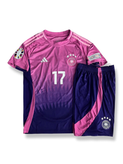 製品画像:2024年欧州選手権ドイツ代表アウェイシャツ・パンツセット全体の展示