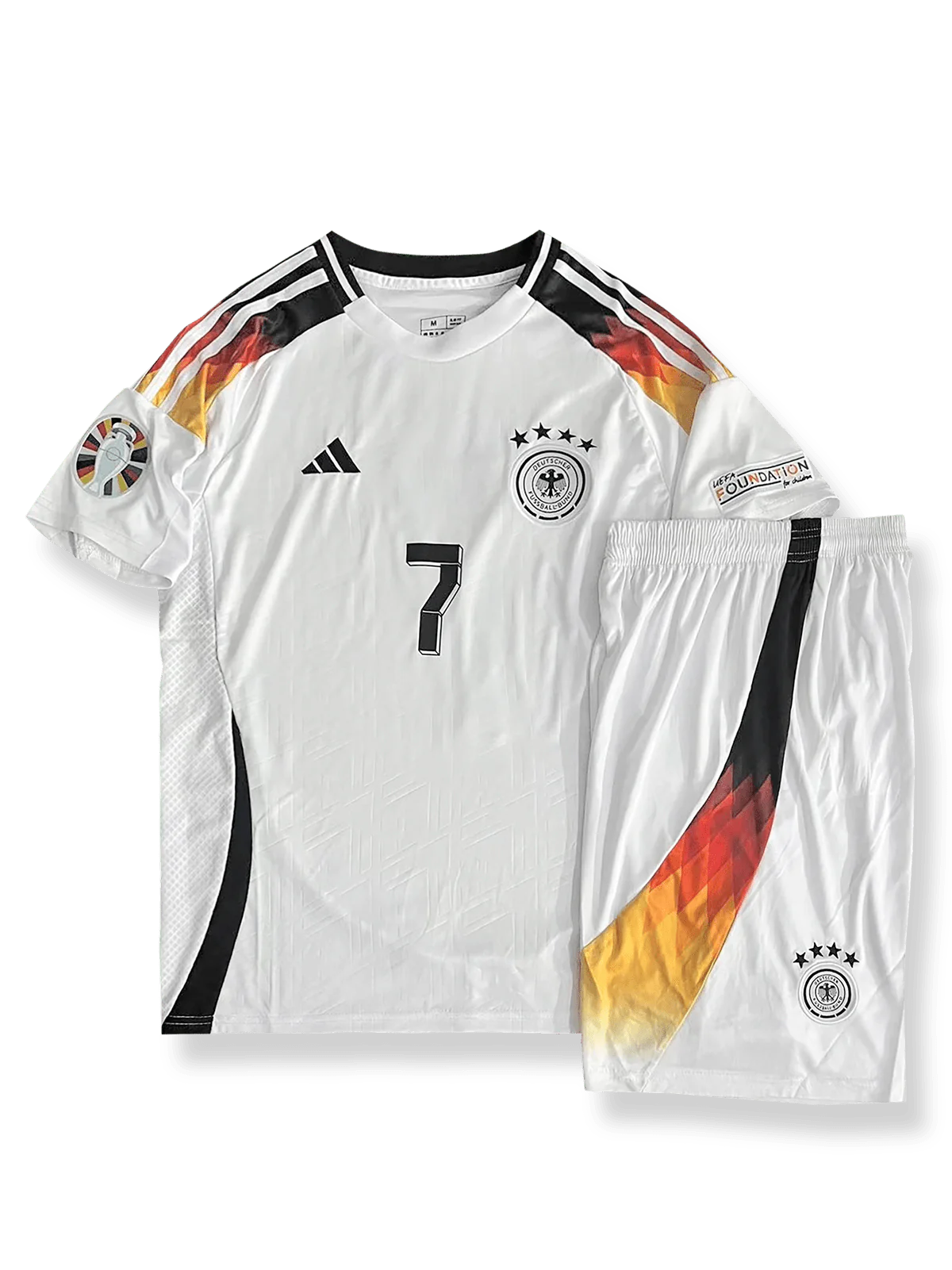 製品画像:2024年欧州選手権ドイツ代表ホームシャツ・パンツセット全体の展示