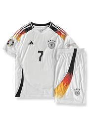 製品画像:2024年欧州選手権ドイツ代表ホームシャツ・パンツセット全体の展示