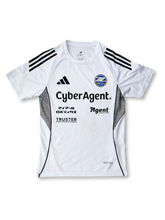 2024年FC町田ゼルビア アウェイユニフォーム 正面、CyberAgentロゴとホワイトデザイン