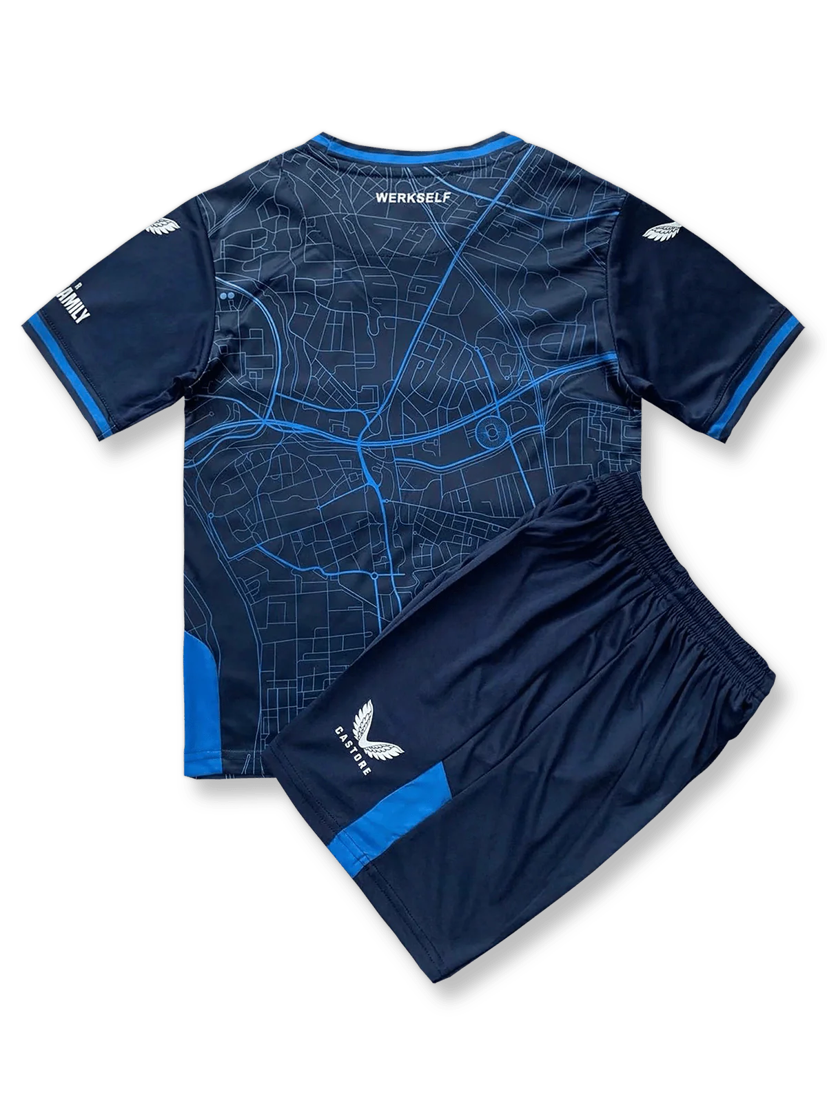 製品画像:2024/25シーズン バイエル・レバークーゼン ユニフォームセット、都市地図デザインとダークブルー配色。