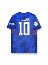 2024年ヨーロッパ選手権クロアチア代表アウェイユニフォーム ルカ・モドリッチ 背番号10 白 赤紺アクセント クロアチア連盟エンブレム刺繍