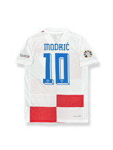 2024年ヨーロッパ選手権クロアチア代表ホームユニフォーム ルカ・モドリッチ 背番号10 赤白チェッカーボード 紺アクセント クロアチア連盟エンブレム刺繍