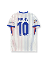 2024年ヨーロッパ選手権フランス代表アウェイユニフォーム キリアン・ムバッペ 背番号10 白 ブルー赤アクセント フランス連盟エンブレム刺繍