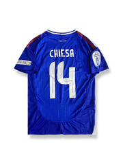 2024年ヨーロッパ選手権イタリア代表ホームユニフォーム フェデリコ・キエーザ 背番号14 青 白赤アクセント イタリア連盟エンブレム刺繍