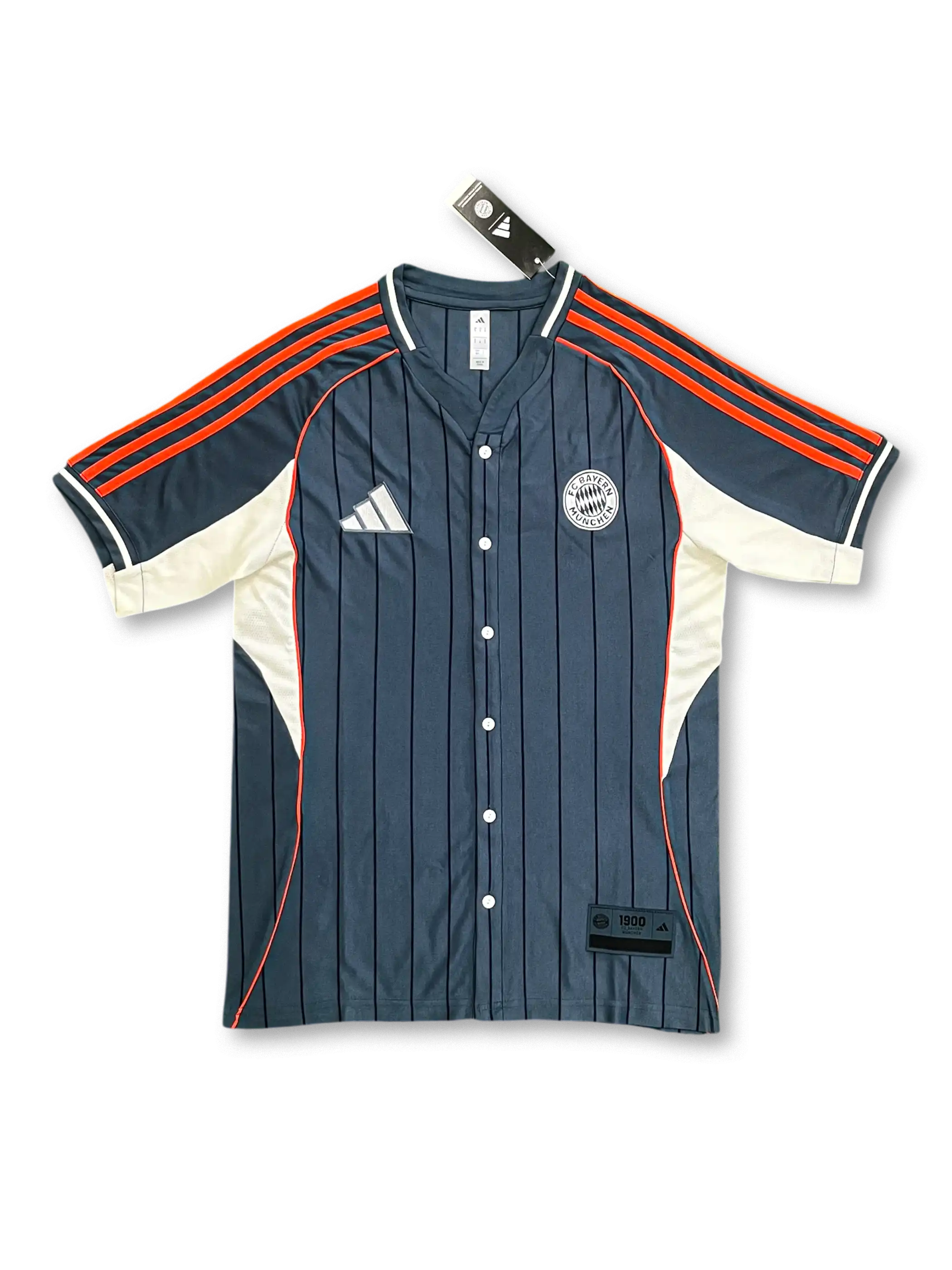 2025-26 バイエルン・ミュンヘン ネイビー ベースボールシャツ 正面デザイン ピンストライプ