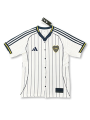 2025-26 ボカ・ジュニオルス ホワイト ベースボールシャツ 正面デザイン ピンストライプ
