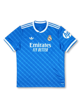 2025-26年レアル・マドリード サードユニフォーム ビンテージテイストのサッカージャージ