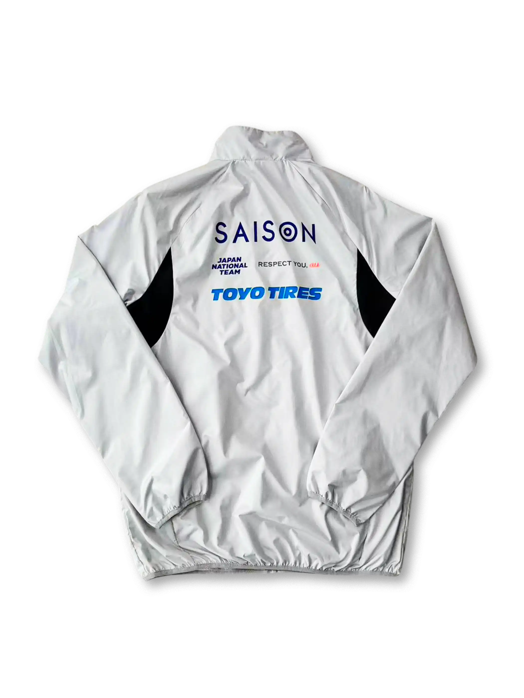 2025年日本代表トレーニングジャケット 正面、KIRINロゴとJFAエンブレムを配したライトグレーデザイン
