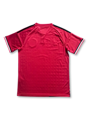 2025年マンチェスター・ユナイテッド 薔薇特別版ユニフォーム 正面、黒赤ローズグラフィック